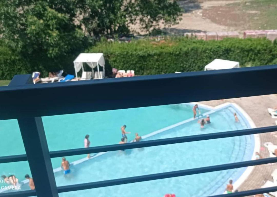 Modern 2 Bedroom Apartment In Top Location In Sunny Beach Just 150 Meters From Casino Platinum Екстер'єр фото