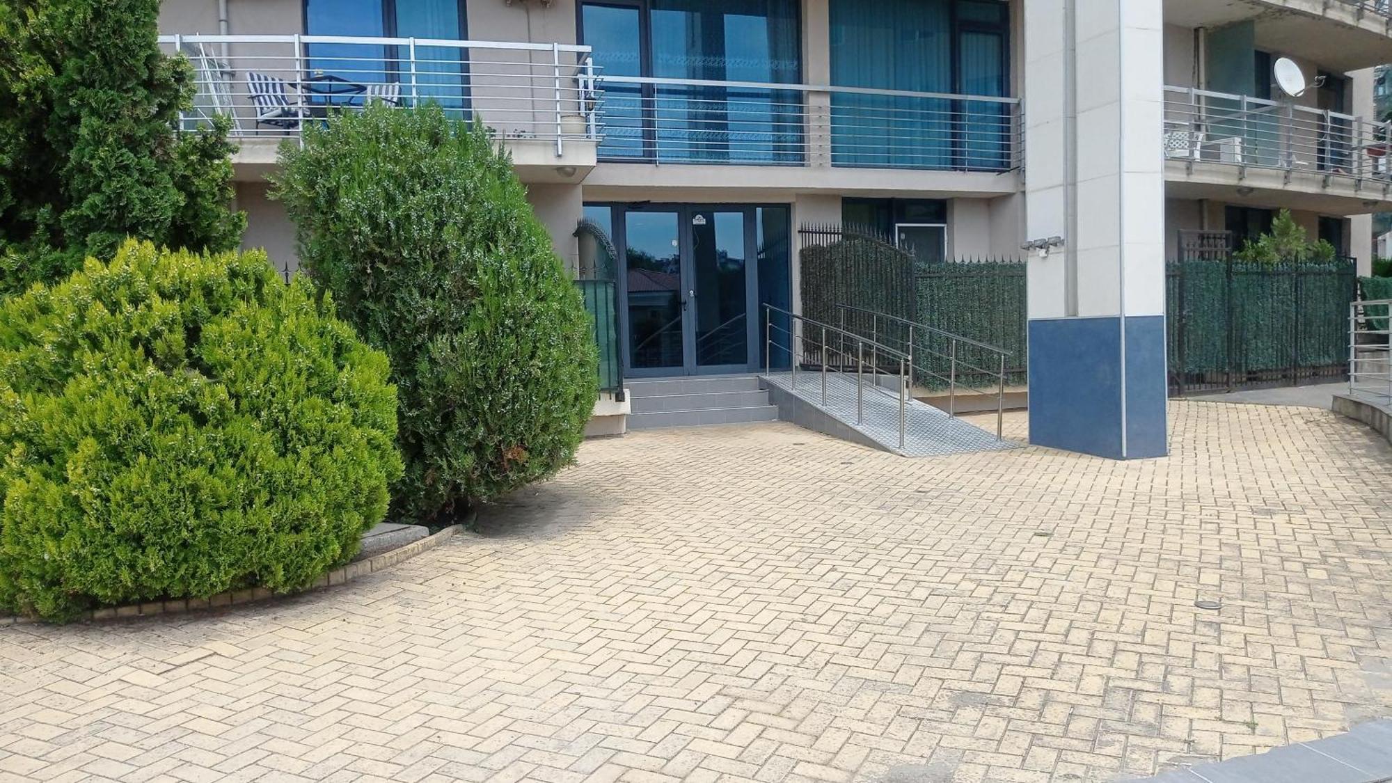 Modern 2 Bedroom Apartment In Top Location In Sunny Beach Just 150 Meters From Casino Platinum Екстер'єр фото